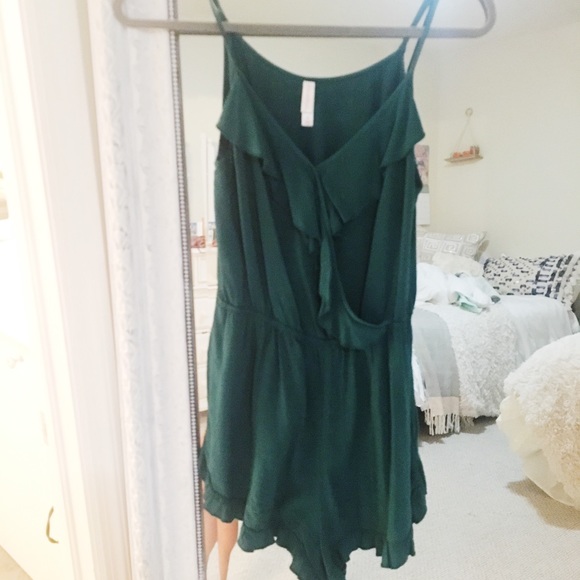 Green ruffle romper! - Picture 1 of 2
